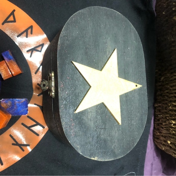Black and Orange Rune Set with Star Box and rune cloth - Picture 2 of 11
